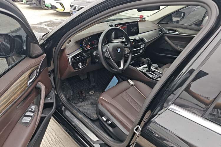 Used BMW 5 Series 2023 530Li Leading Edition Luxury Package Driver Seat