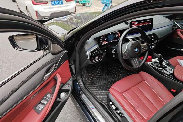 Used BMW 5 Series 2023 530Li Luxury Edition M Sport Package Driver Seat
