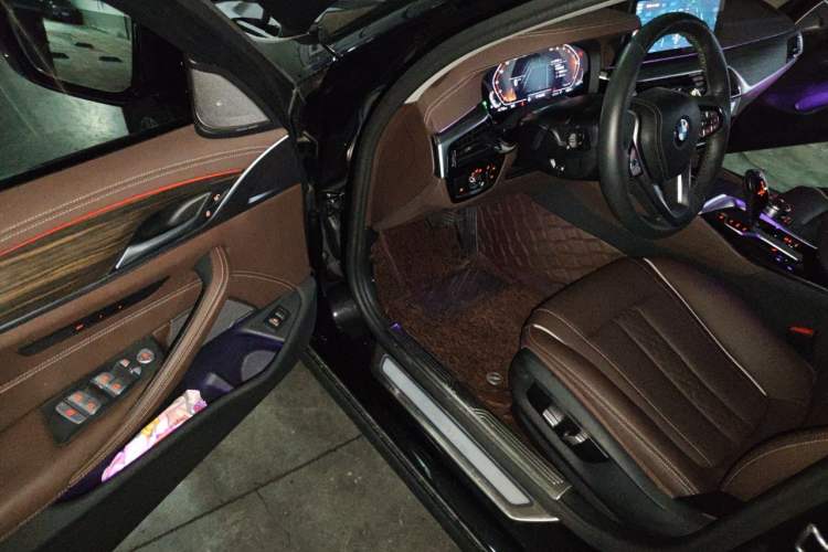 Used BMW 5 Series 2023 530Li Leading Model M Sport Package Driver Seat