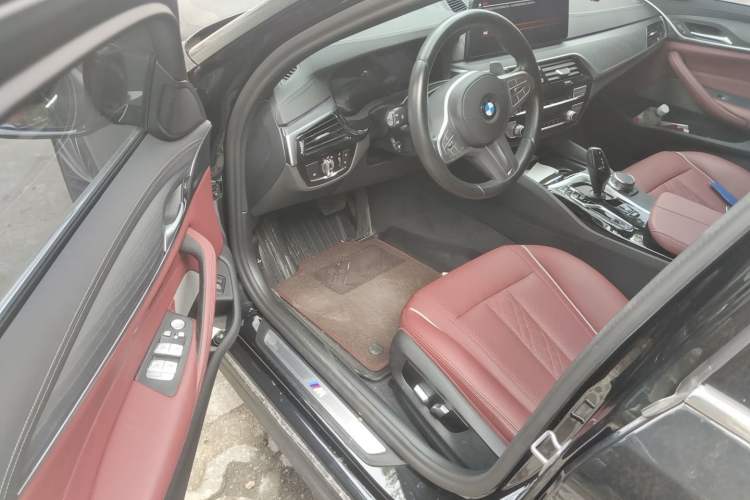 Used BMW 5 Series 2023 530Li Leading Model M Sport Package Driver Seat