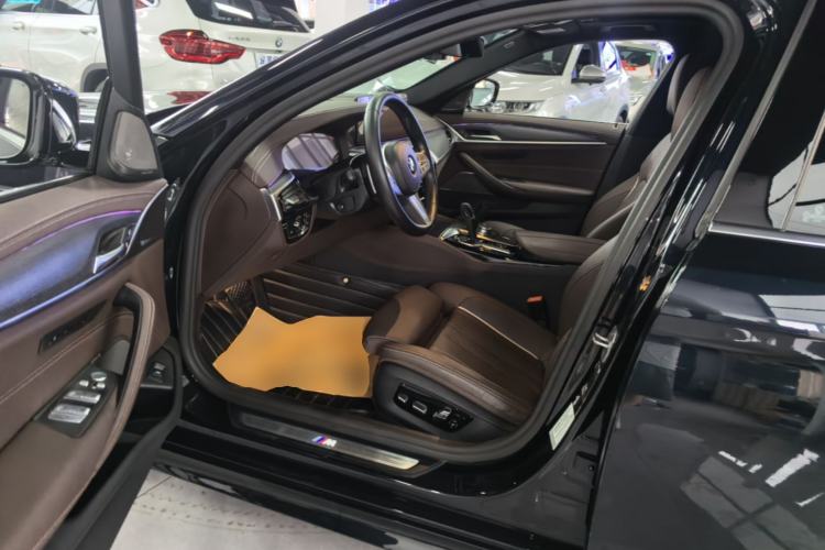 Used BMW 5 Series 2023 530Li Luxury Edition M Sport Package Driver Seat