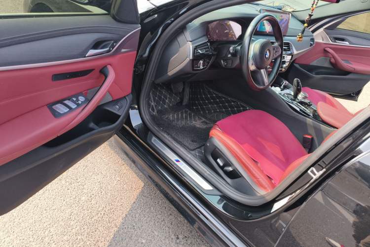Used BMW 5 Series 2023 530Li Leading Model M Sport Package Driver Seat
