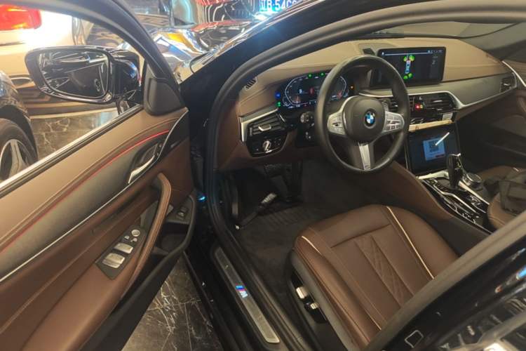 Used BMW 5 Series 2023 530Li Leading Model M Sport Package Driver Seat