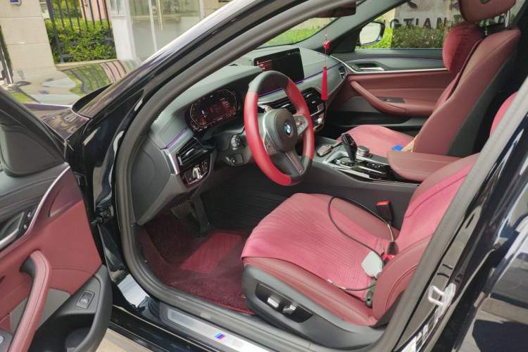 Used BMW 5 Series 2023 530Li Leading Model M Sport Package Driver Seat