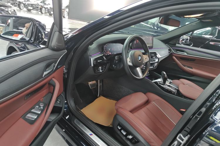 Used BMW 5 Series 2023 530Li Luxury Edition M Sport Package Driver Seat