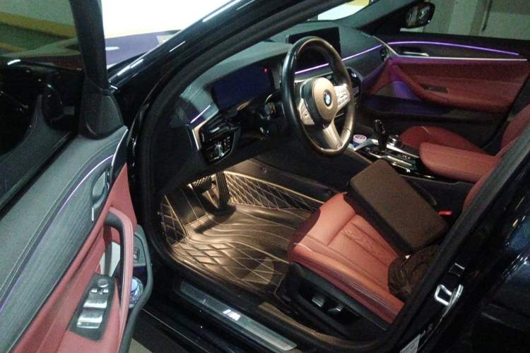 Used BMW 5 Series 2023 Restyled 530Li Leading Edition M Sport Package Driver Seat