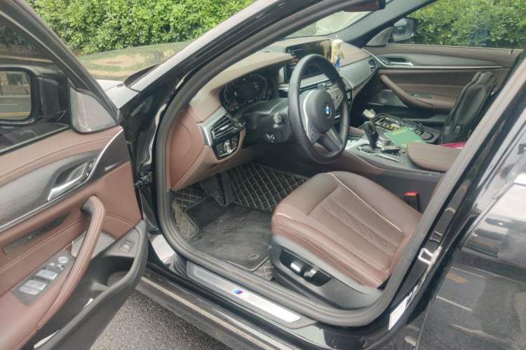 Used BMW 5 Series 2023 530Li Leading Model M Sport Package Driver Seat
