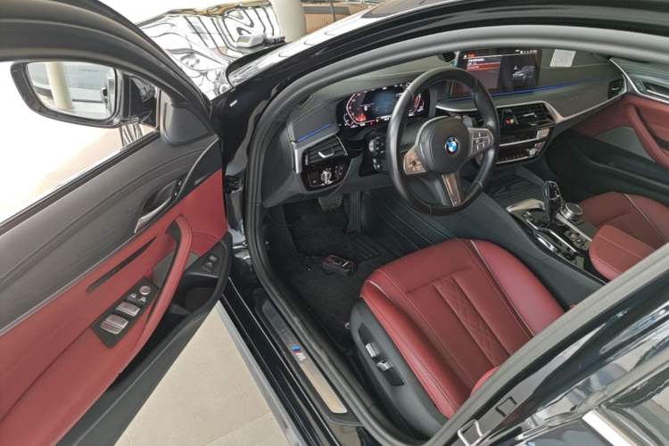 Used BMW 5 Series 2023 Restyled 530Li Leading Edition M Sport Package Driver Seat