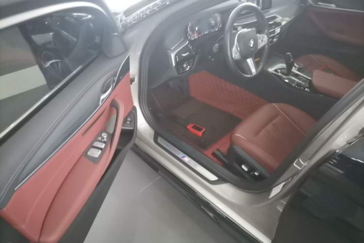 Used BMW 5 Series 2023 530Li Leading Model M Sport Package Driver Seat