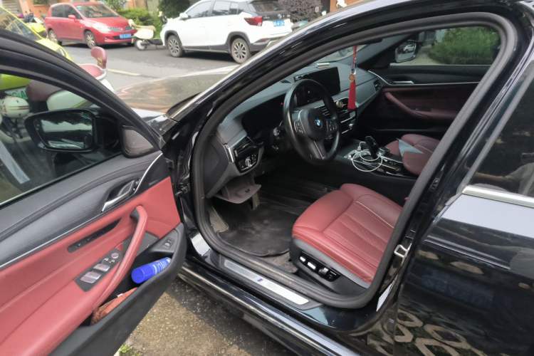 Used BMW 5 Series 2023 Restyled 530Li Luxury Edition M Sport Package Driver Seat