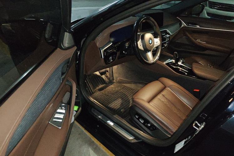 Used BMW 5 Series 2023 530Li Luxury Edition M Sport Package Driver Seat