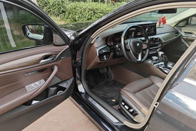 Used BMW 5 Series 2023 530Li Luxury Edition Premium Package Driver Seat