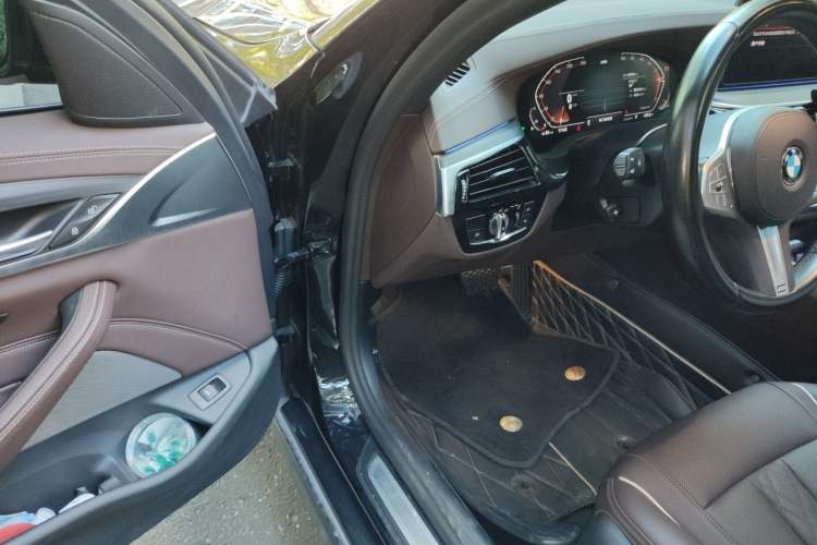 Used BMW 5 Series 2023 530Li Leading Model M Sport Package Driver Seat