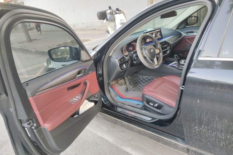 Used BMW 5 Series 2023 530Li Leading Edition Luxury Package Driver Seat