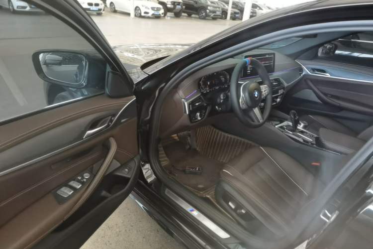 Used BMW 5 Series 2023 530Li Leading Model M Sport Package Driver Seat