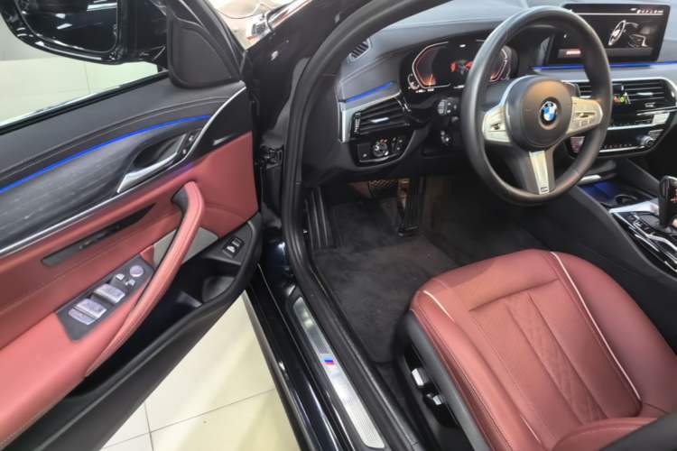 Used BMW 5 Series 2023 530Li Leading Model M Sport Package Driver Seat