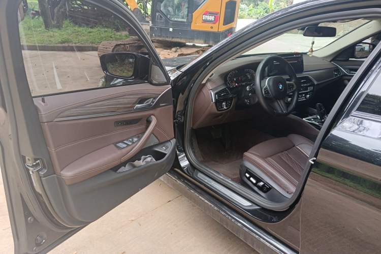 Used BMW 5 Series 2023 530Li Luxury Edition Premium Package Driver Seat