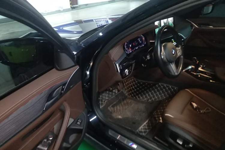 Used BMW 5 Series 2023 530Li Leading Model M Sport Package Driver Seat