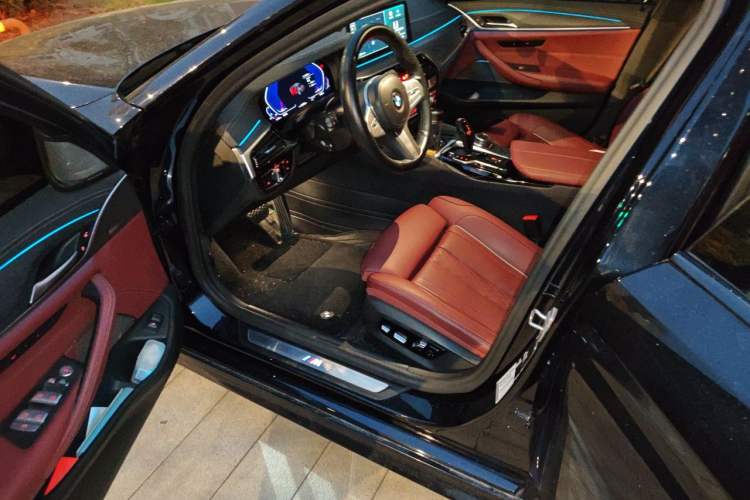 Used BMW 5 Series 2023 Restyled 530Li Luxury Edition M Sport Package Driver Seat