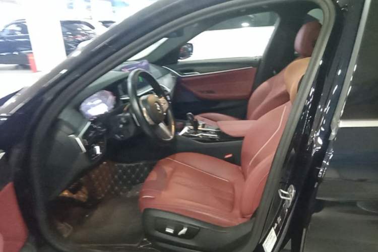 Used BMW 5 Series 2023 Restyled 530Li Leading Edition M Sport Package Driver Seat