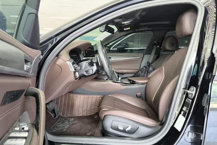 Used BMW 5 Series 2023 530Li Leading Model M Sport Package Driver Seat