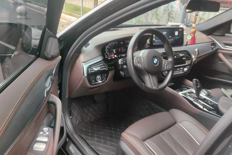 Used BMW 5 Series 2023 530Li Luxury Edition M Sport Package Driver Seat