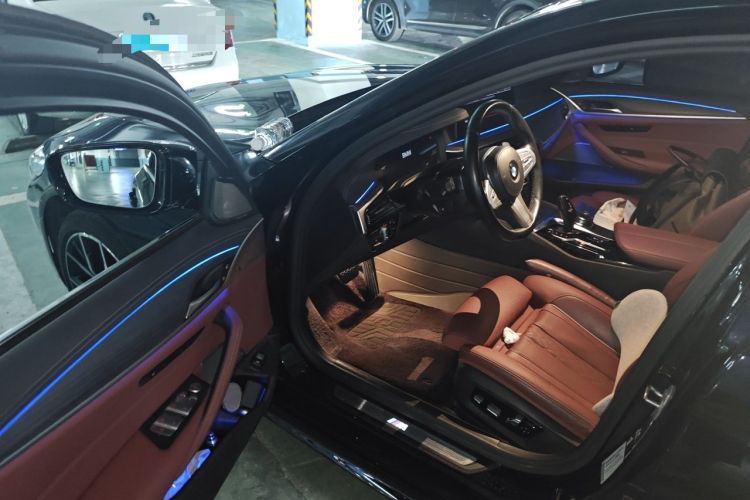 Used BMW 5 Series 2023 530Li Luxury Edition M Sport Package Driver Seat