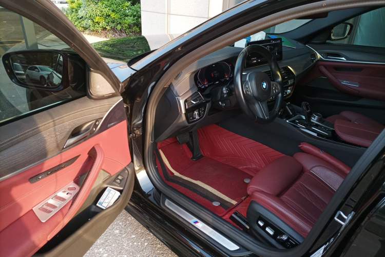 Used BMW 5 Series 2023 530Li Luxury Edition M Sport Package Driver Seat