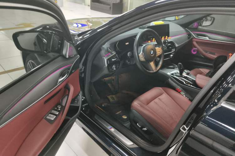 Used BMW 5 Series 2023 Restyled 530Li Leading Edition M Sport Package Driver Seat