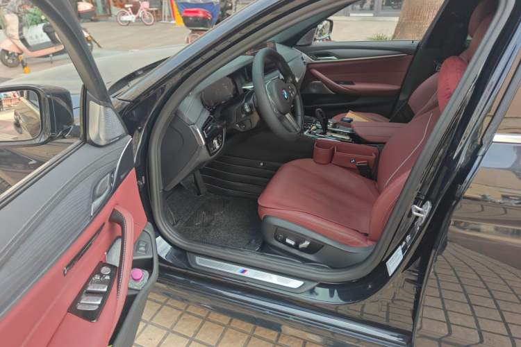 Used BMW 5 Series 2023 530Li Leading Model M Sport Package Driver Seat