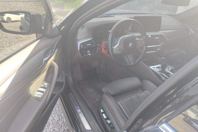 Used BMW 5 Series 2023 530Li Luxury Edition M Sport Package Driver Seat