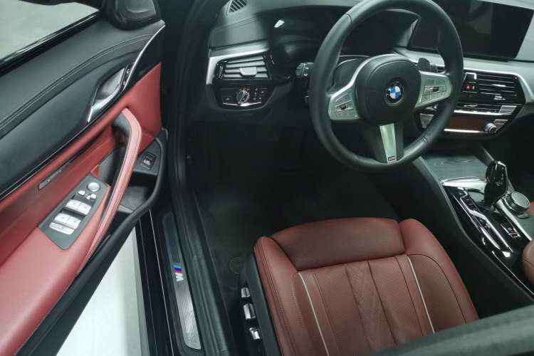 Used BMW 5 Series 2023 530Li Luxury Edition M Sport Package Driver Seat