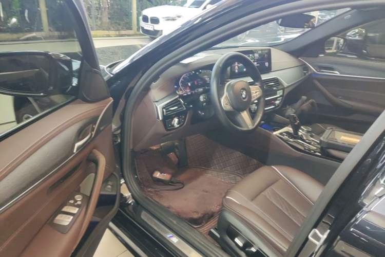 Used BMW 5 Series 2023 530Li Leading Model M Sport Package Driver Seat