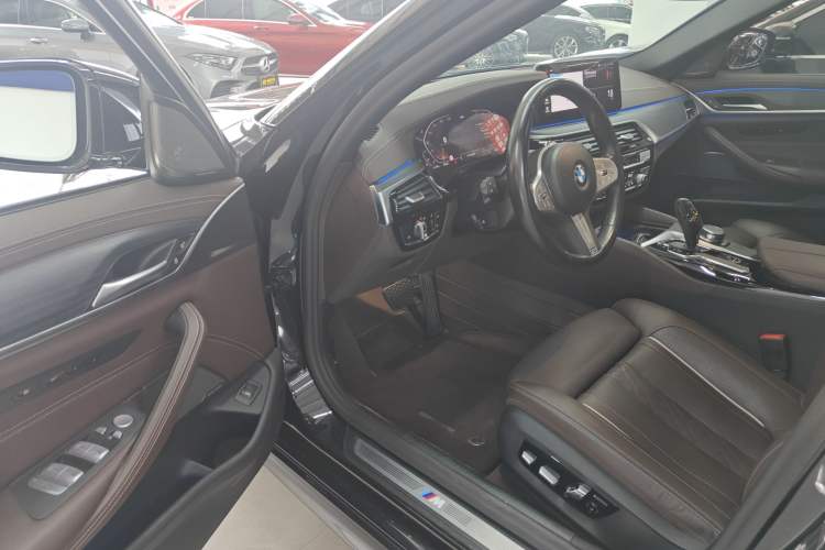 Used BMW 5 Series 2023 530Li Luxury Edition M Sport Package Driver Seat