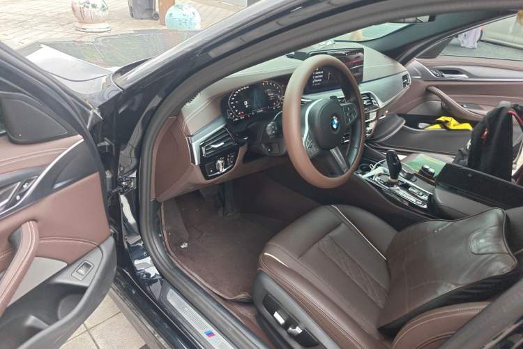 Used BMW 5 Series 2023 530Li Leading Model M Sport Package Driver Seat