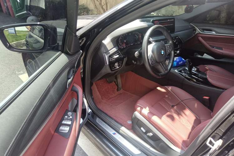 Used BMW 5 Series 2023 530Li Leading Model M Sport Package Driver Seat