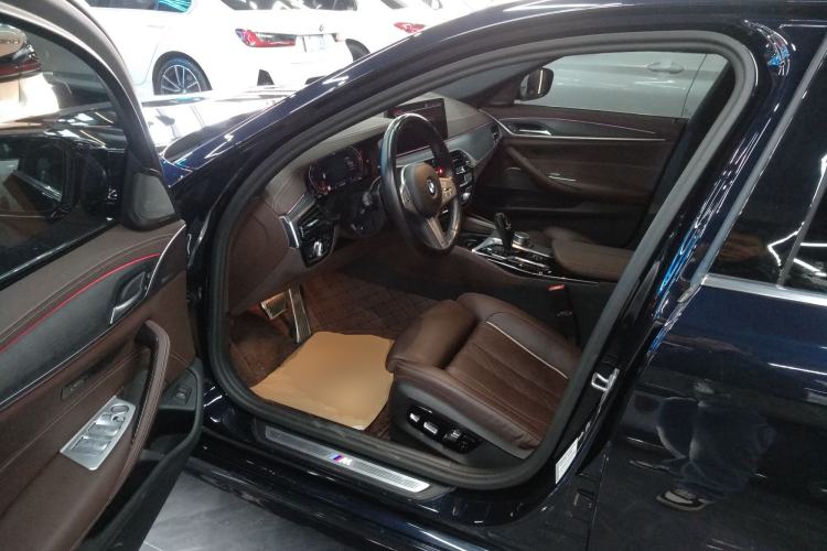 Used BMW 5 Series 2023 530Li Luxury Edition M Sport Package Driver Seat