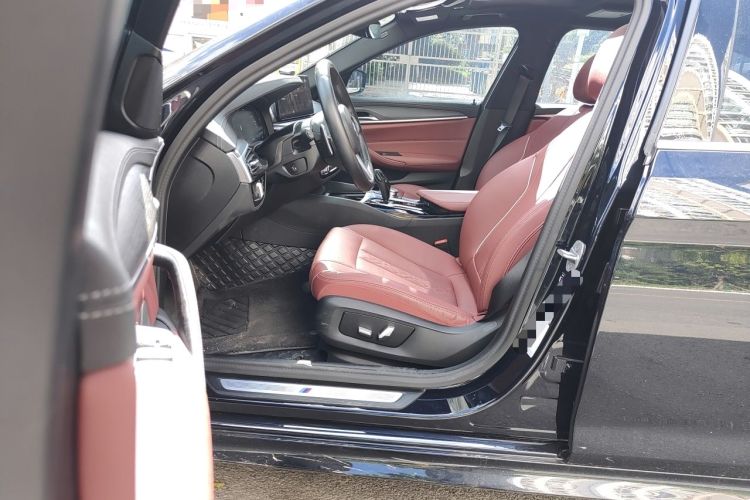 Used BMW 5 Series 2023 Restyled 530Li Leading Edition M Sport Package Driver Seat