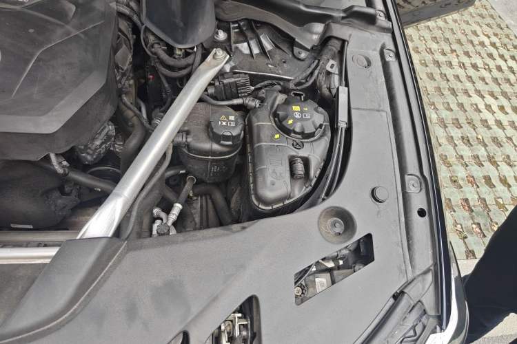 Used BMW 5 Series 2023 530Li Luxury Edition M Sport Package Engine Bay Left