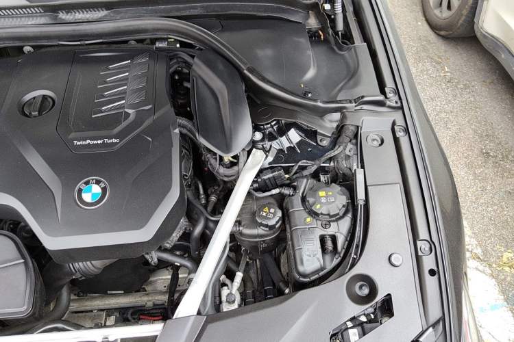 Used BMW 5 Series 2023 530Li Luxury Edition M Sport Package Engine Bay Left