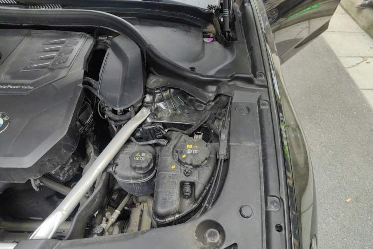 Used BMW 5 Series 2023 530Li Leading Model M Sport Package Engine Bay Left