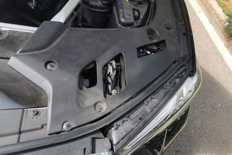 Used BMW 5 Series 2023 530Li Leading Model M Sport Package Engine Bay Left