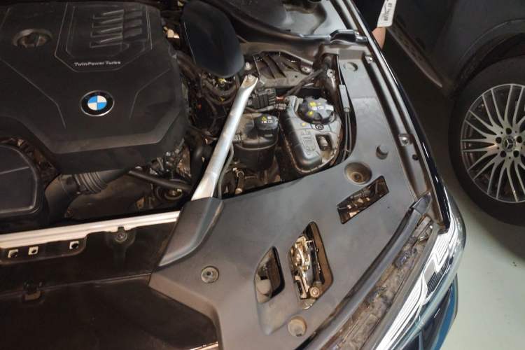 Used BMW 5 Series 2023 530Li Leading Model M Sport Package Engine Bay Left