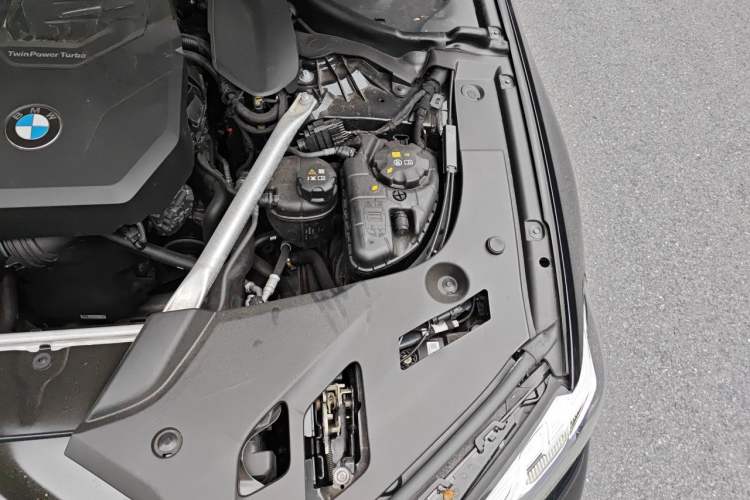 Used BMW 5 Series 2023 530Li Luxury Edition M Sport Package Engine Bay Left