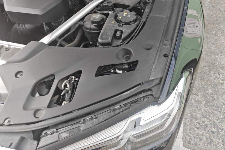 Used BMW 5 Series 2023 530Li Leading Model M Sport Package Engine Bay Left