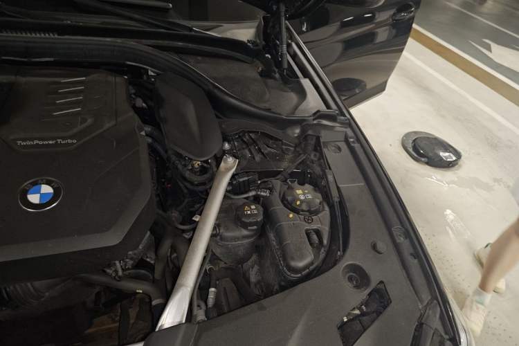 Used BMW 5 Series 2023 530Li Leading Edition Luxury Package Engine Bay Left