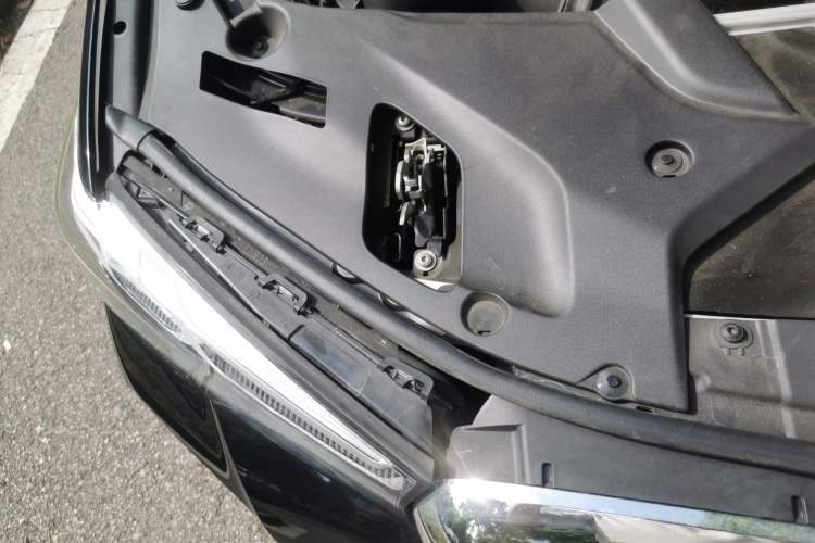 Used BMW 5 Series 2023 530Li Leading Model M Sport Package Engine Bay Right