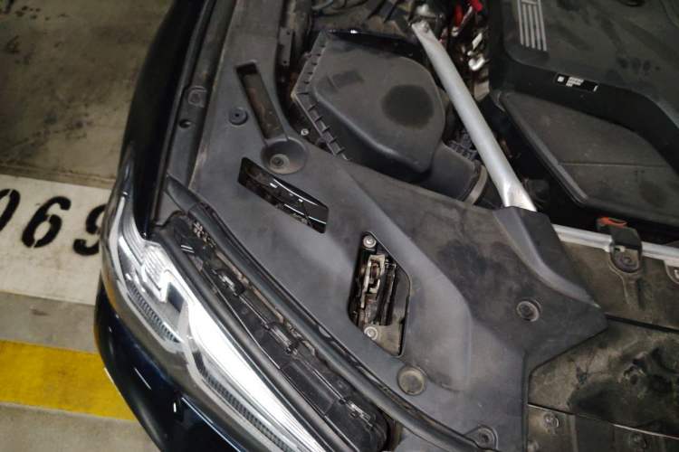Used BMW 5 Series 2023 530Li Leading Edition Luxury Package Engine Bay Right