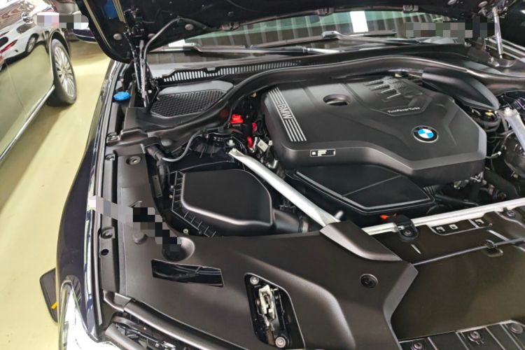 Used BMW 5 Series 2023 530Li Leading Edition Luxury Package Engine Bay Right