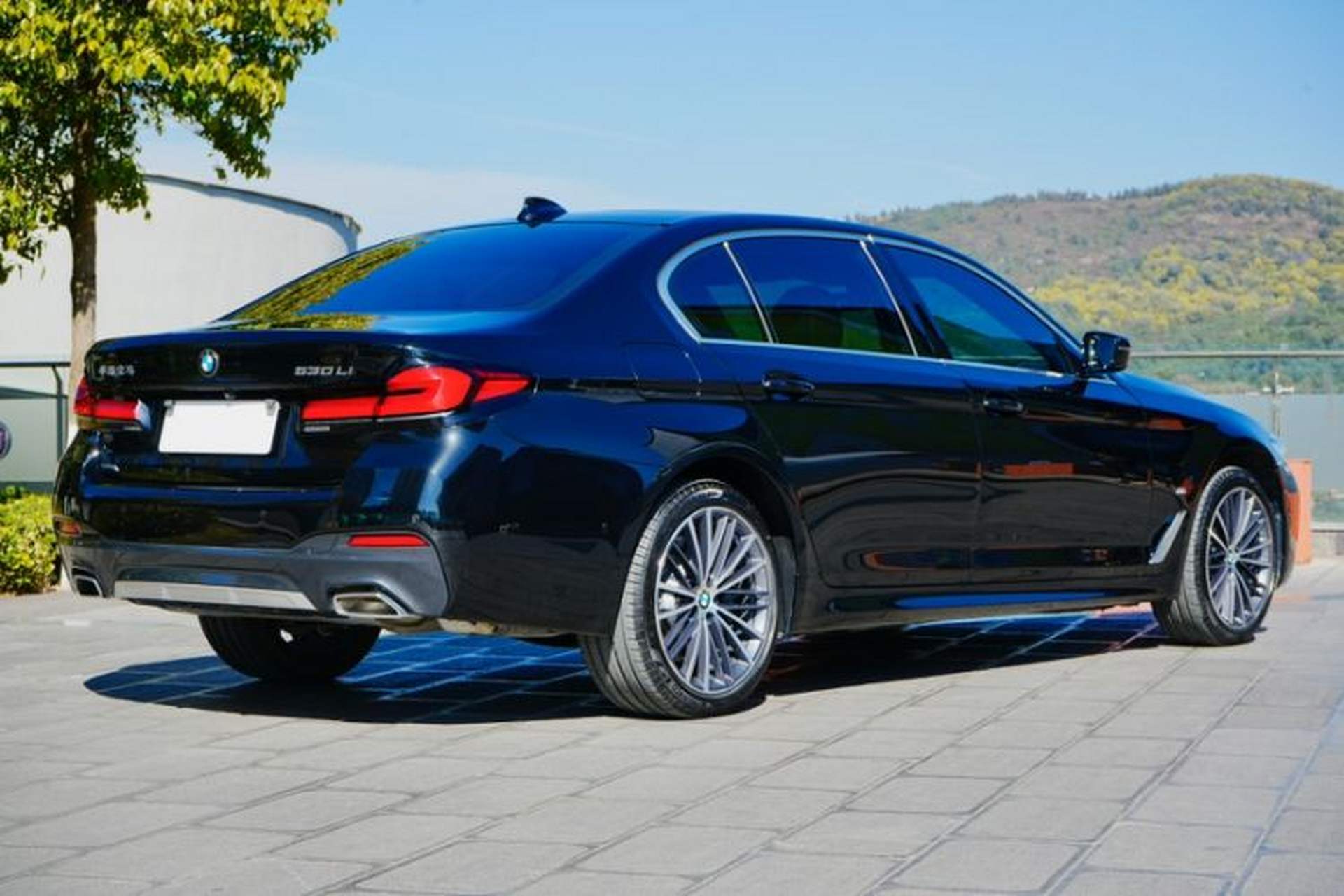 Used BMW 5 Series 2023 530Li Leading Model M Sport Package Exterior 1